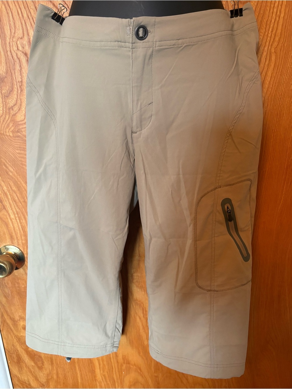 Columbia Women’s Lightweight Khaki Stretch Capris